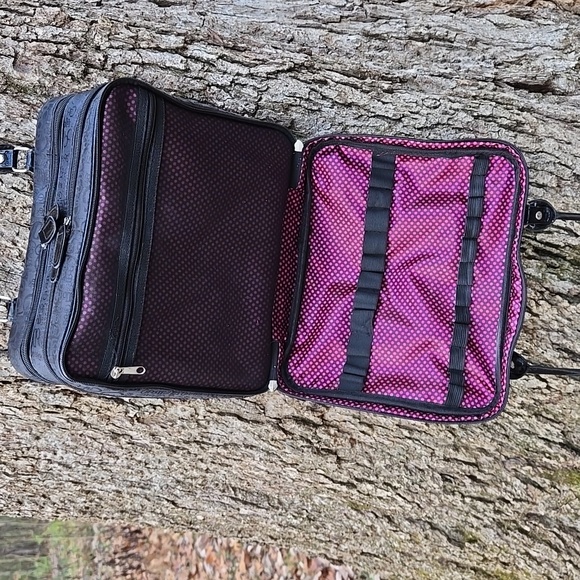 CABOODLES Black Embossed Ladies Cosmetic Bag. Like New! - Picture 8 of 16